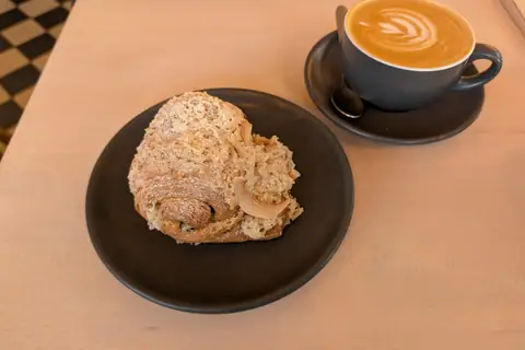 Roni's Bagel Bakery photo 2